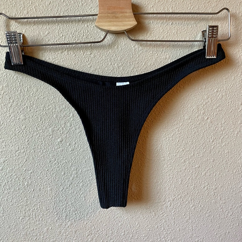Black Ribbed Triangle Bikini Set - Picture 3 of 5